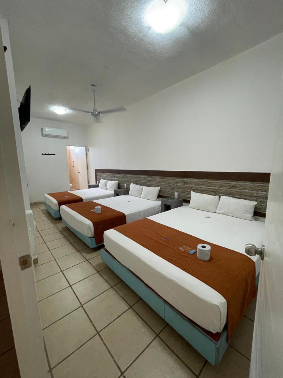 Hotel Albatros Пеніта-де-Ялтемба Екстер'єр фото