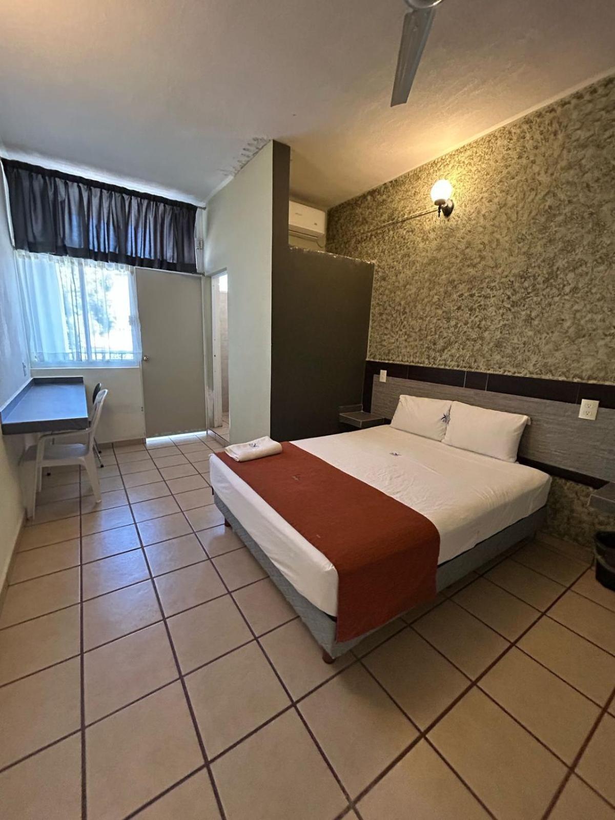 Hotel Albatros Пеніта-де-Ялтемба Екстер'єр фото