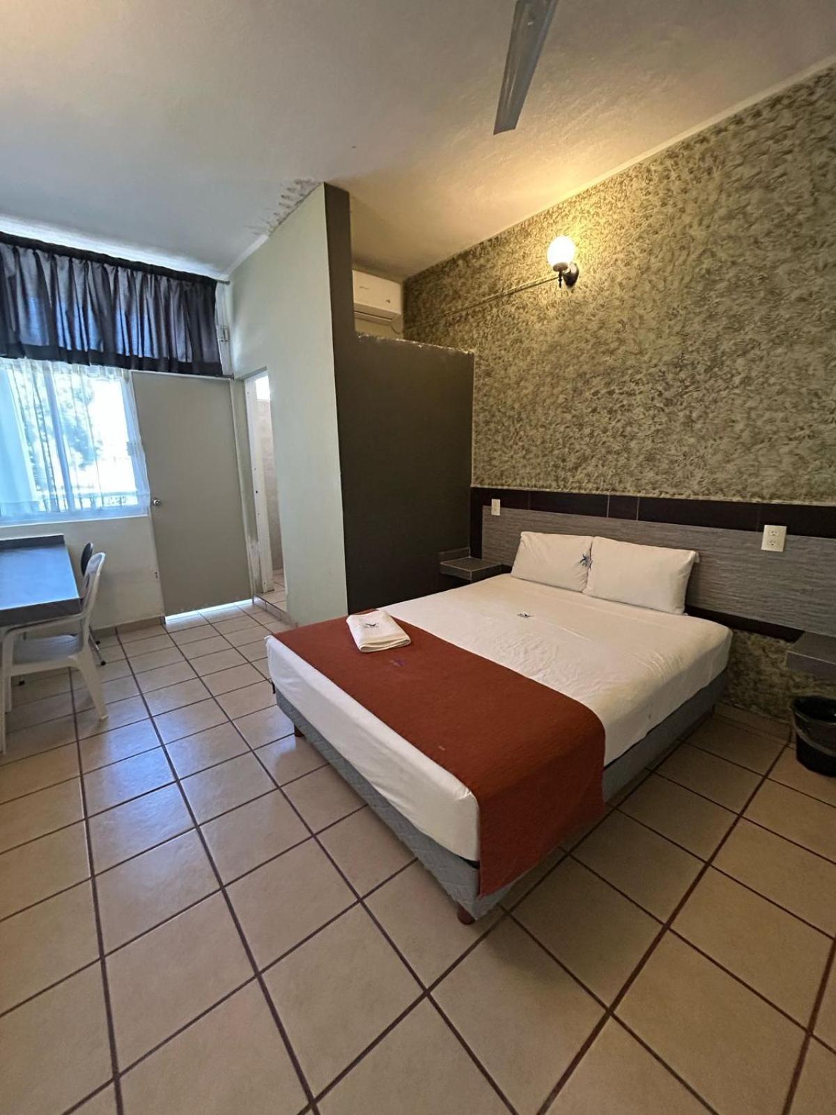 Hotel Albatros Пеніта-де-Ялтемба Екстер'єр фото