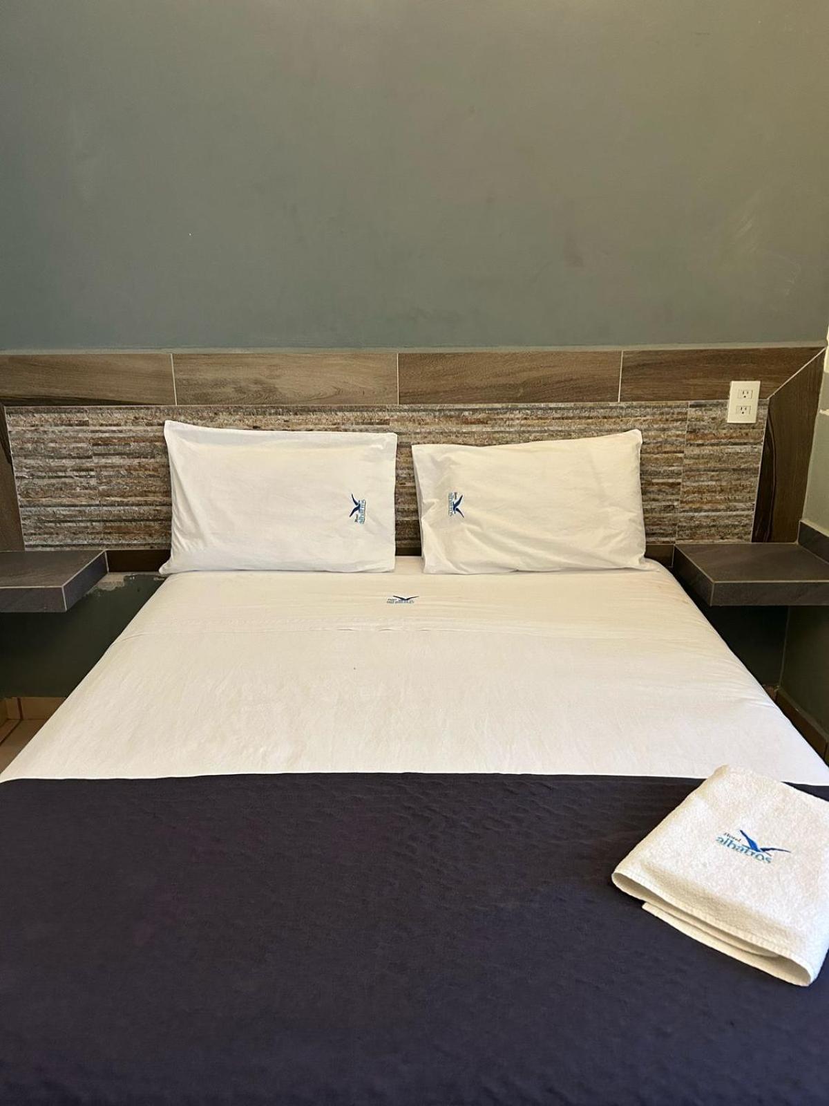 Hotel Albatros Пеніта-де-Ялтемба Екстер'єр фото
